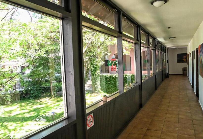 اتاق استاندارد با چشمانداز دریاچه, Jazina