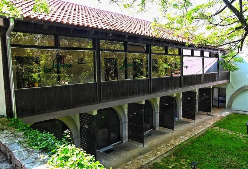 اتاق استاندارد, Jazina