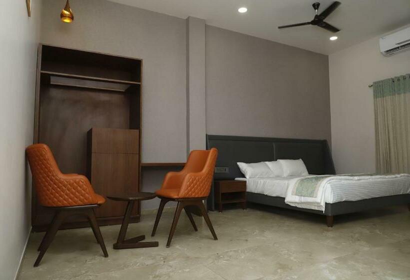 חדר קלאסי לשלושה, Oyo 80950b Samrat Lodge