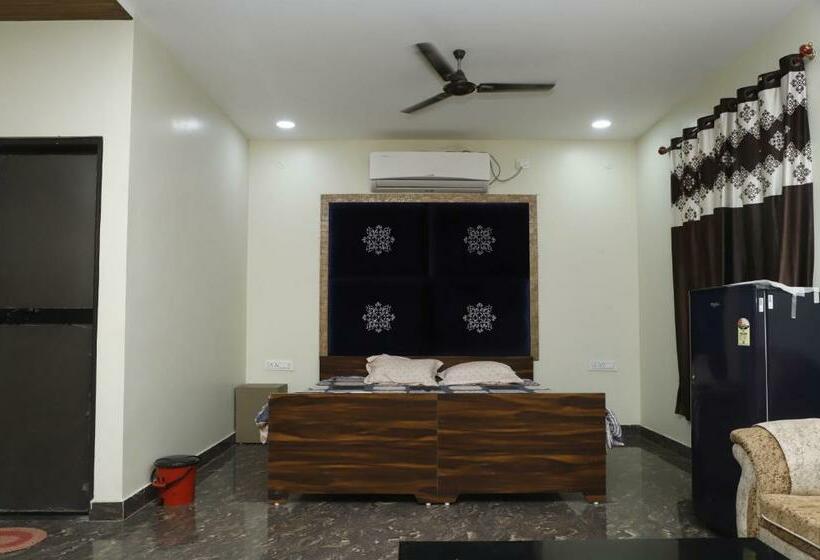 Трехместный Номер Deluxe, Oyo 80950b Samrat Lodge