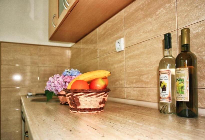 آپارتمان 1 خوابه با چشمانداز استخر, Apartments Maxi Katić