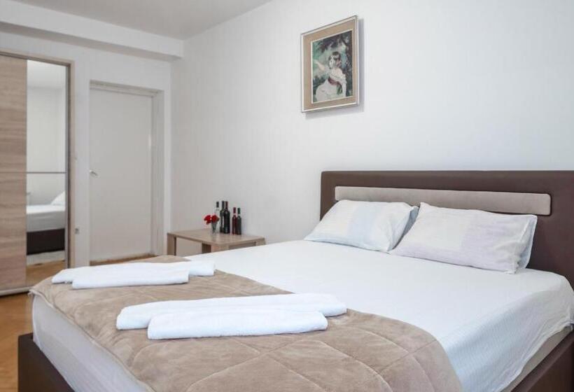 اتاق استاندارد با بالکن و چشمانداز دریا, Apartments Maxi Katić