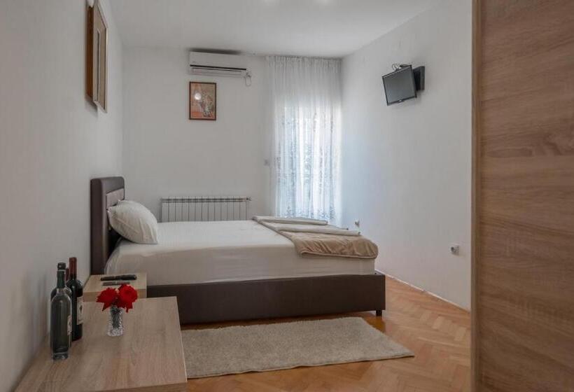 اتاق استاندارد با بالکن و چشمانداز دریا, Apartments Maxi Katić