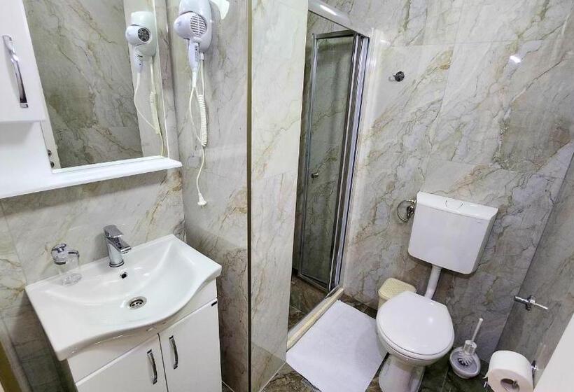 استودیوی استاندارد, Apartments Maxi Katić