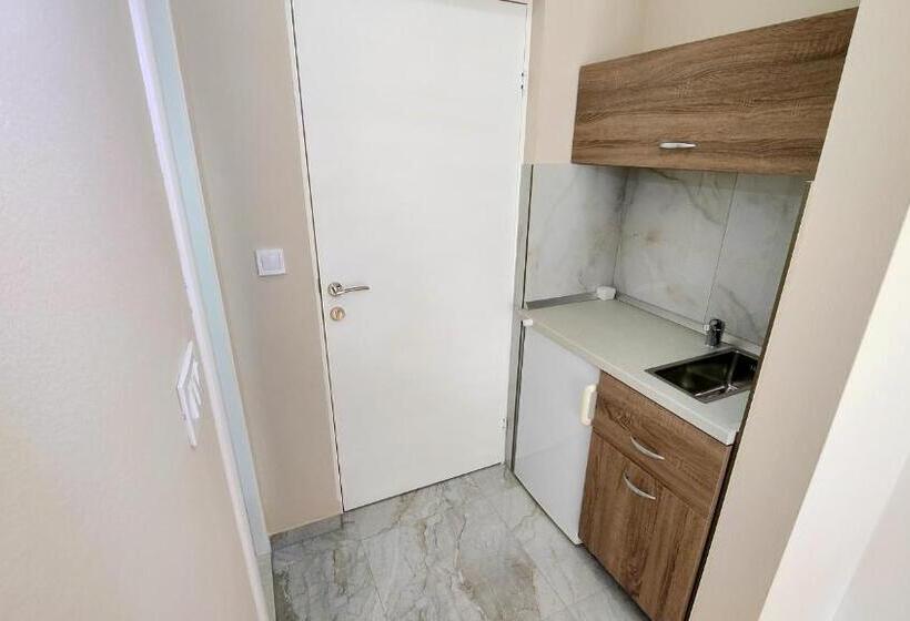 استودیوی استاندارد, Apartments Maxi Katić