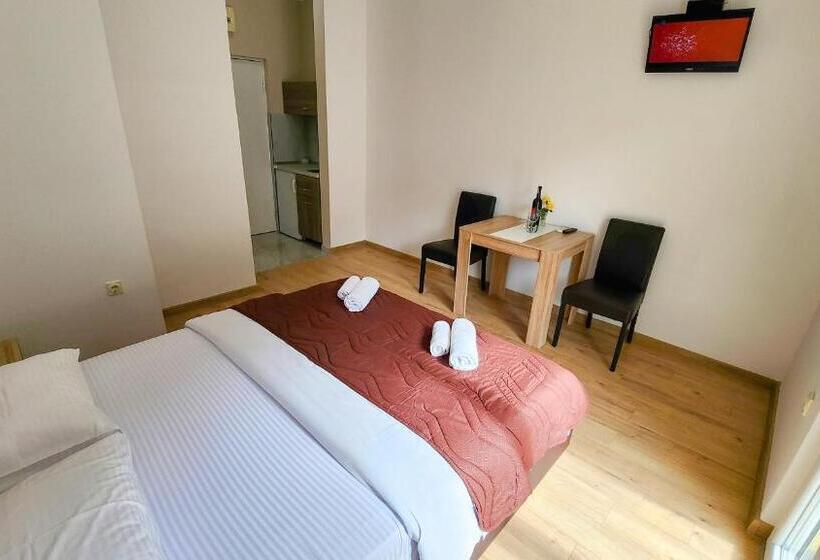 استودیوی استاندارد, Apartments Maxi Katić