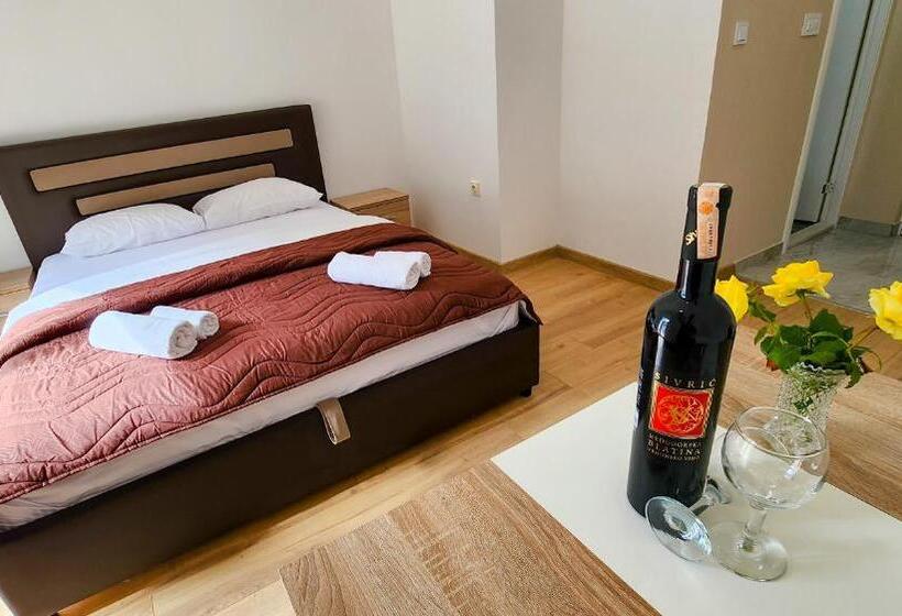 استودیوی استاندارد, Apartments Maxi Katić