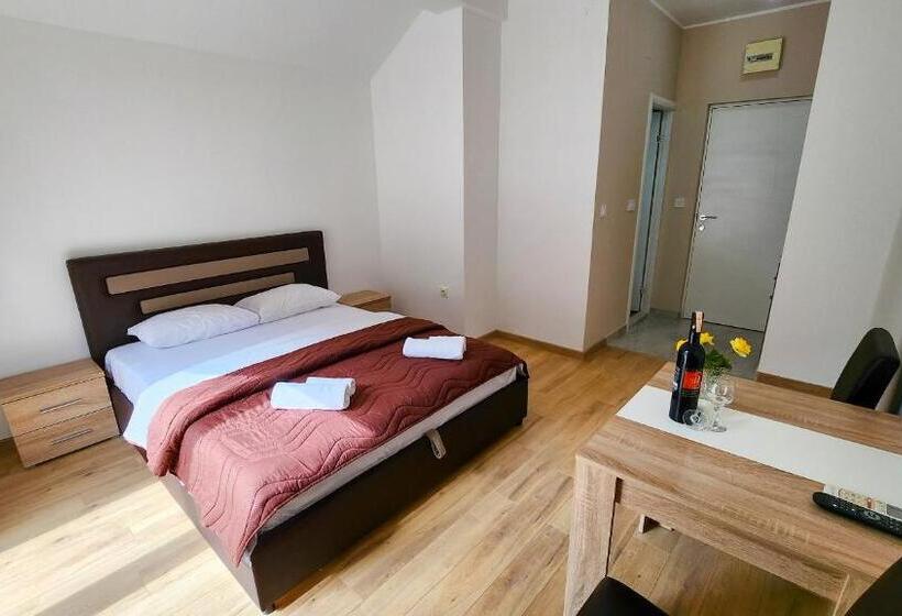 استودیوی استاندارد, Apartments Maxi Katić