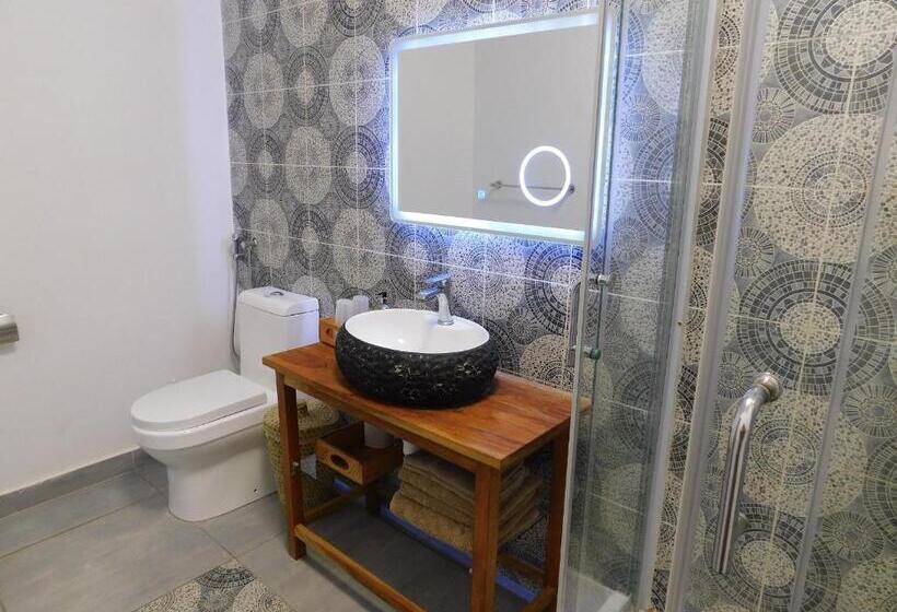 سوئیت با وان آب گرم, Dama Villa