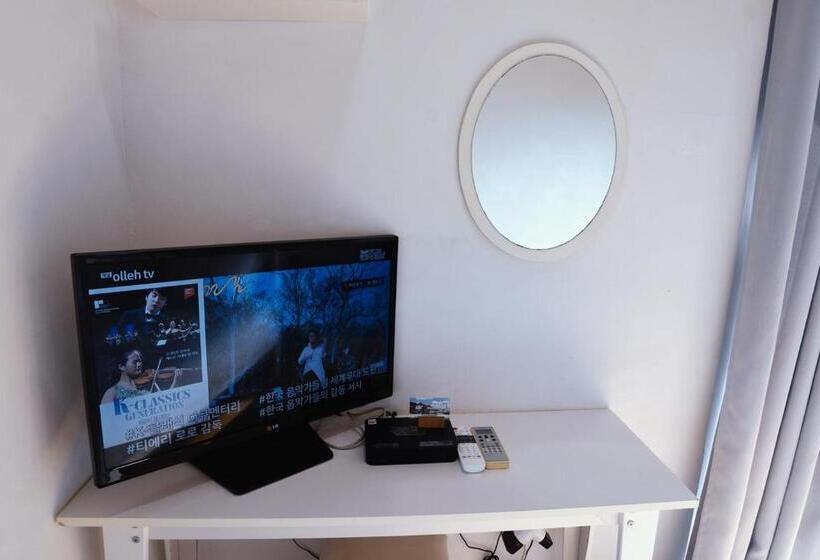 غرفة قياسية مطلّة علي البحر مزوَّدة بشُرفة, Ever Rose Pension