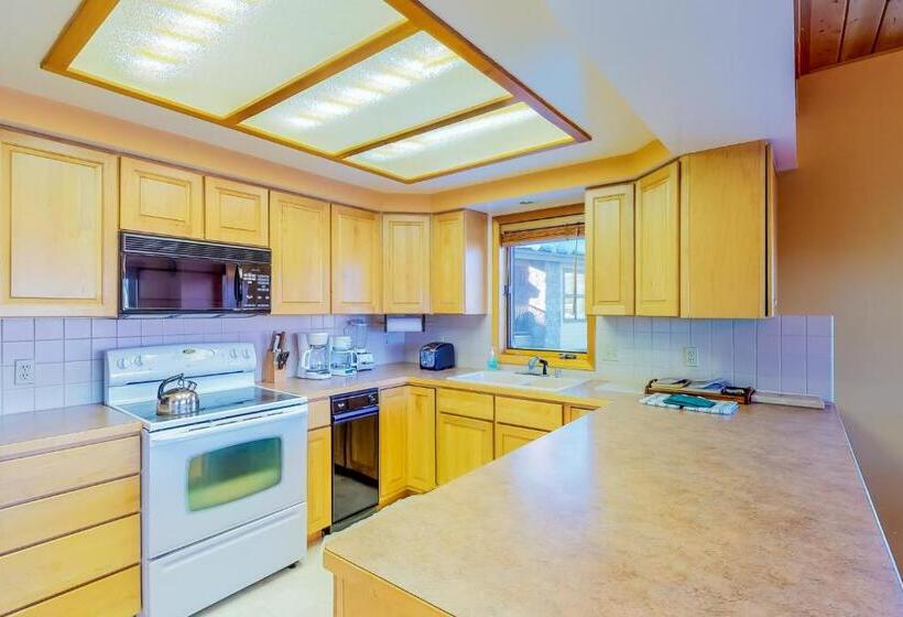 דירת חדר, Beaverhead 1424