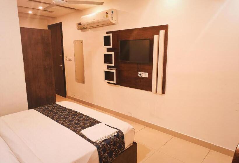 חדר דלוקס, Royal Tela Near Igi Airport Delhi