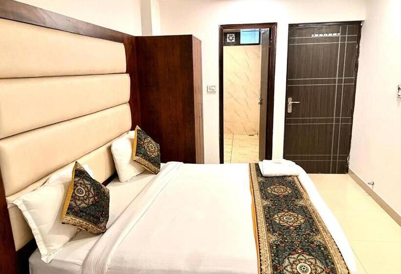 חדר סופריור עם מיטת קינג, Royal Tela Near Igi Airport Delhi