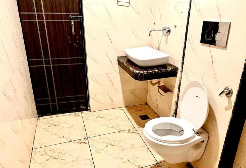 חדר סופריור עם מיטת קינג, Royal Tela Near Igi Airport Delhi