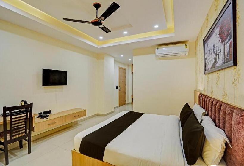 חדר סופריור עם מיטת קינג, Royal Tela Near Igi Airport Delhi