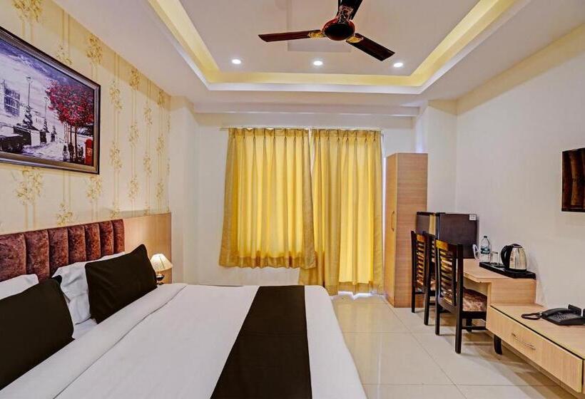 חדר סופריור עם מיטת קינג, Royal Tela Near Igi Airport Delhi