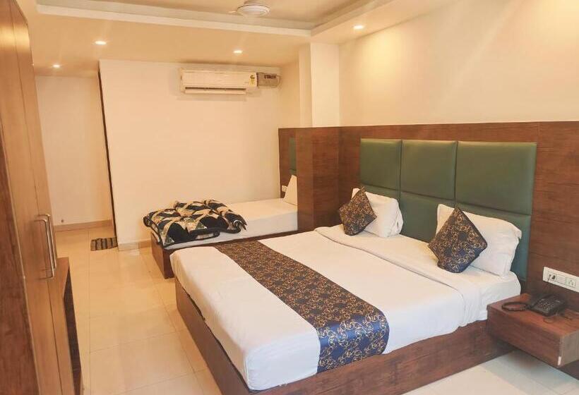 סוויטה משפחתית, Royal Tela Near Igi Airport Delhi
