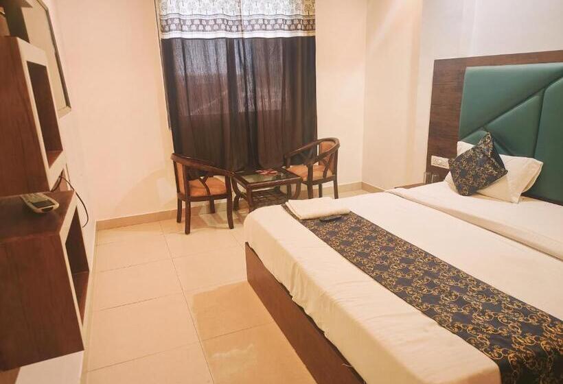 חדר סטנדרט לארבעה, Royal Tela Near Igi Airport Delhi