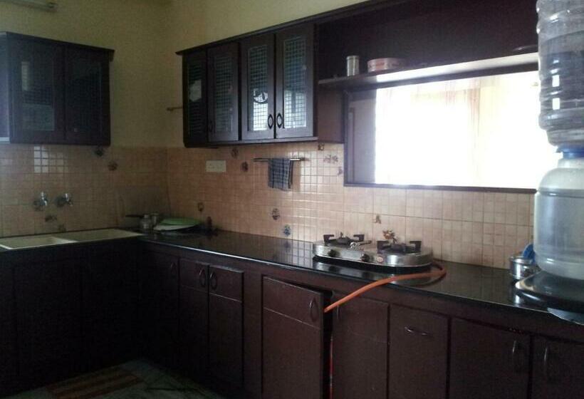 デラックスルーム, Roshini Serviced Apartments