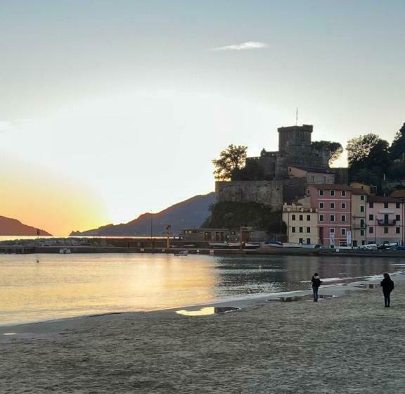 اتاق استاندارد چهار تخته, La Torretta A San Terenzo