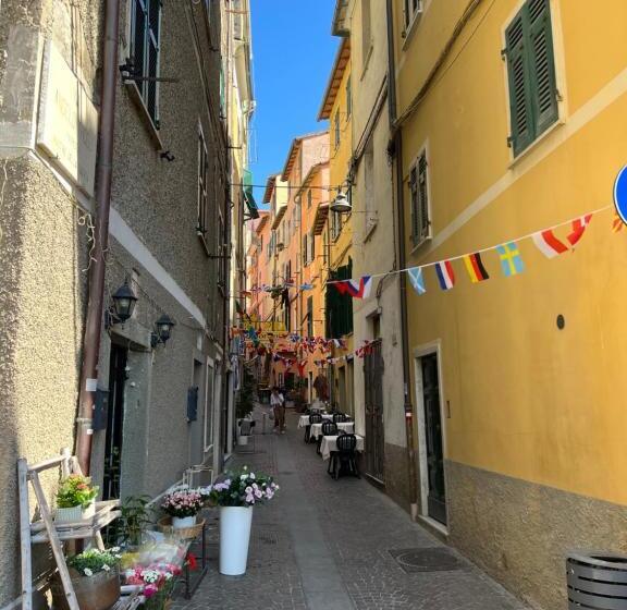 اتاق دوبلکس, La Torretta A San Terenzo