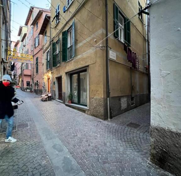 اتاق دوبلکس, La Torretta A San Terenzo