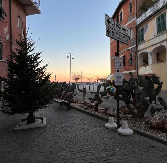 اتاق دوبلکس, La Torretta A San Terenzo