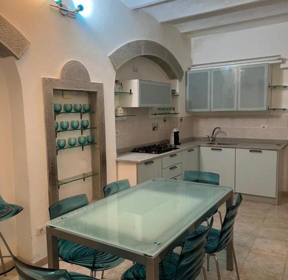 اتاق دوبلکس, La Torretta A San Terenzo