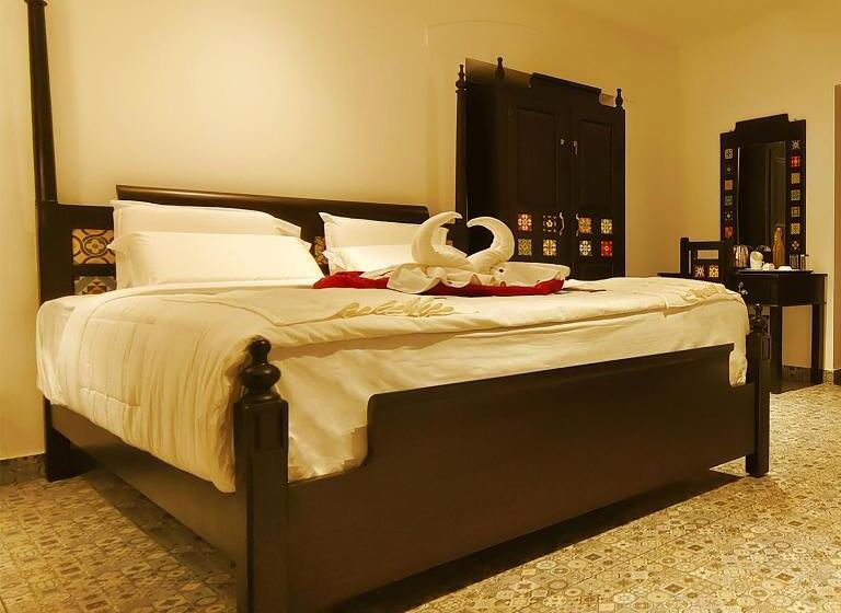 Номер Клуб, Napier Heritage By Velvet Hotels