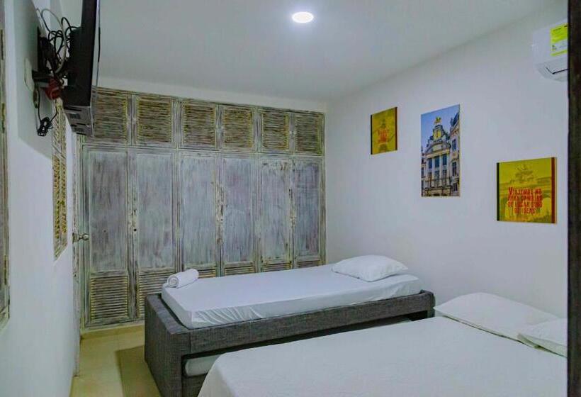 Economy Quadruple Room, Luna Cartagena Airport