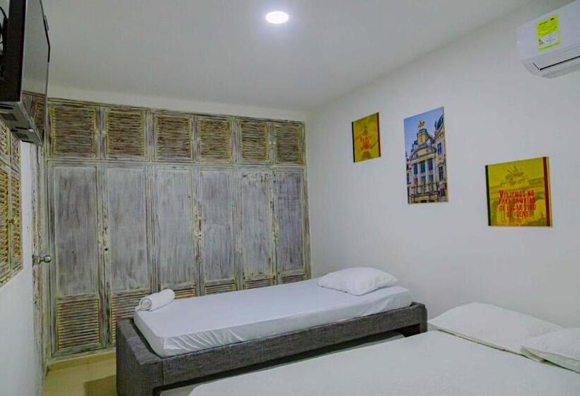 Economy Quadruple Room, Luna Cartagena Airport