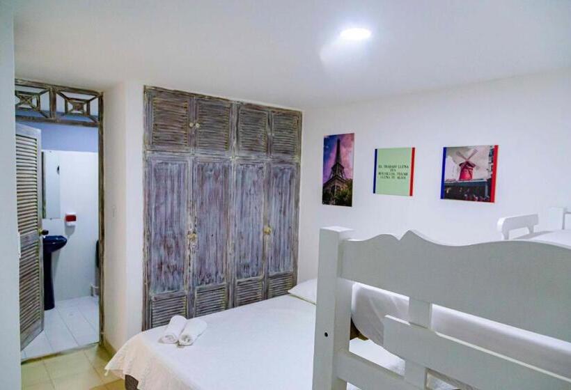 Economy Quadruple Room, Luna Cartagena Airport