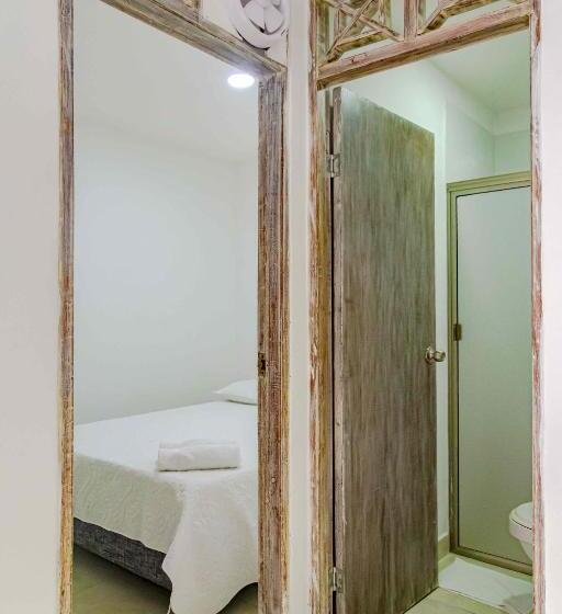 اتاق خانوادگی, Luna Cartagena Airport