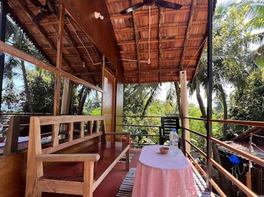 带海景的豪华间, Shiv Sai Huts
