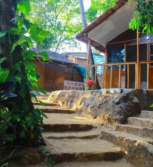 经济房, Shiv Sai Huts