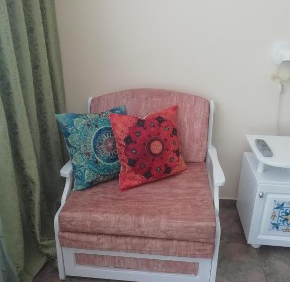 デラックスファミリールーム, Guest House аnestievi