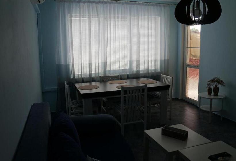 デラックスファミリールーム, Guest House аnestievi