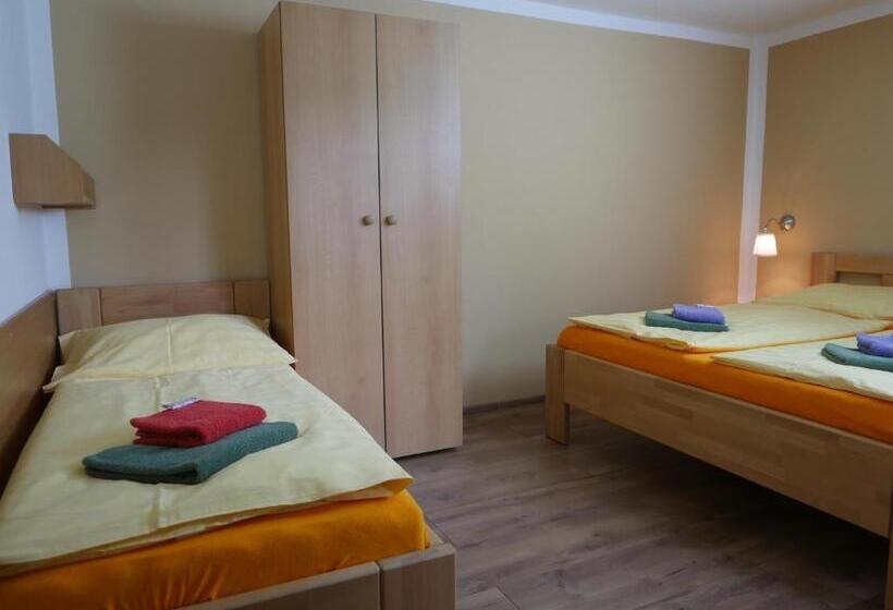 إستوديو قياسى, Pension Aspen Harrachov