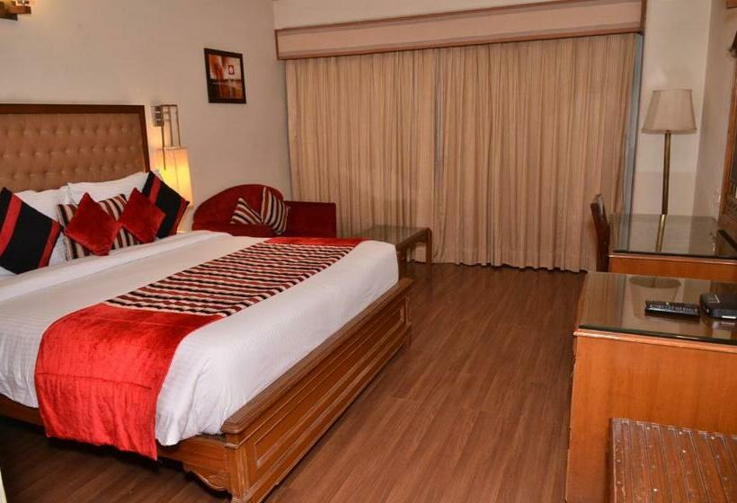 デラックスルーム, Regenta Place Amritsar By Royal Orchid Hotels Limited