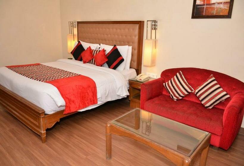 デラックスルーム, Regenta Place Amritsar By Royal Orchid Hotels Limited