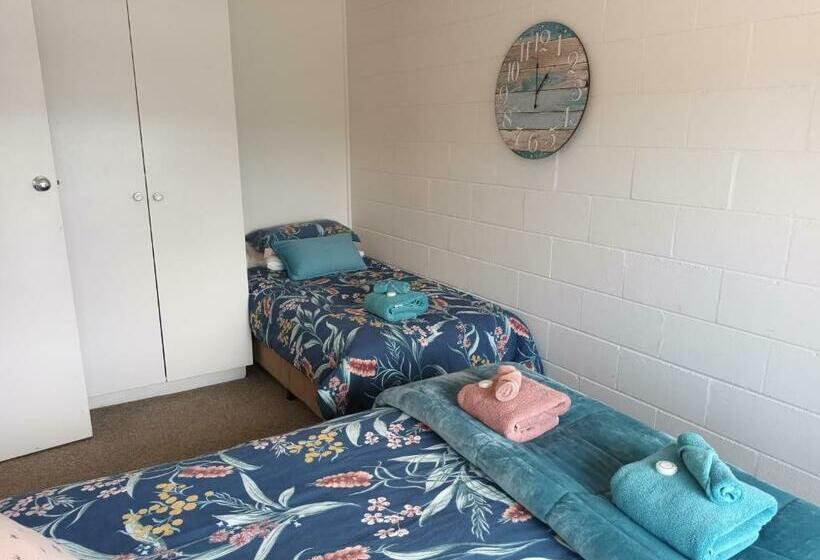 شقة غرفة واحدة, Grandeur Holiday Units