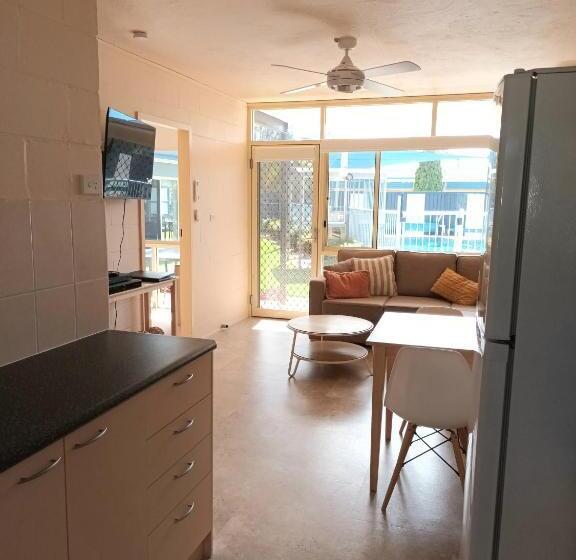 شقة غرفتين, Grandeur Holiday Units