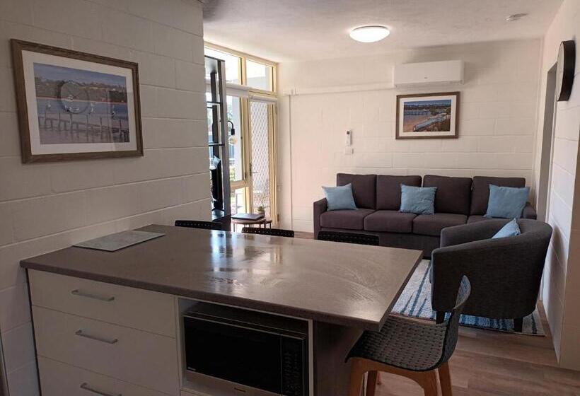 شقة غرفتين, Grandeur Holiday Units