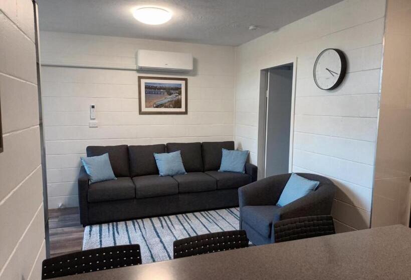 شقة غرفتين, Grandeur Holiday Units