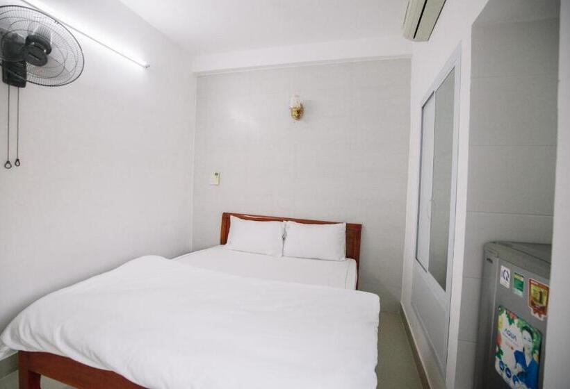 اتاق لوکس, Lum Dong Tien