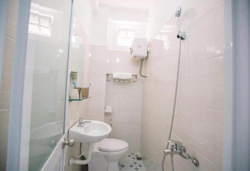 اتاق لوکس, Lum Dong Tien