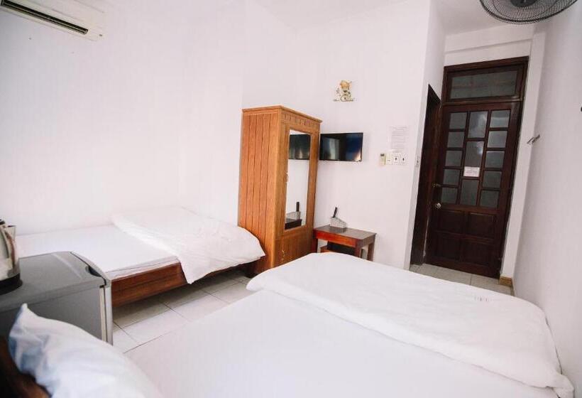 Economy Triple Room, Lum Dong Tien