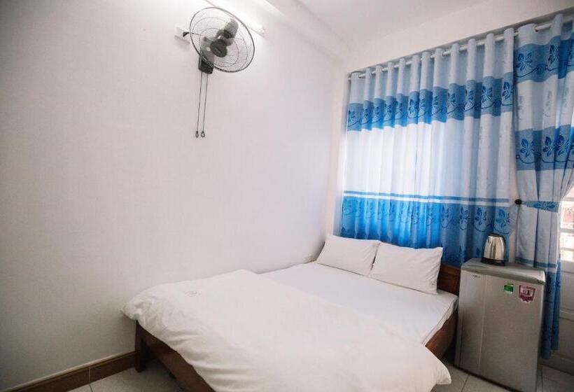 Economy Triple Room, Lum Dong Tien