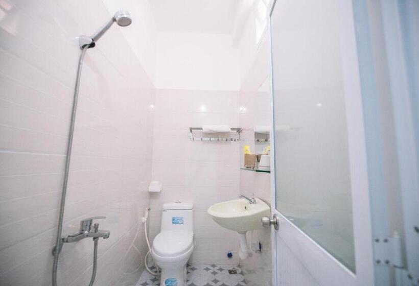 اتاق استاندارد چهار تخته, Lum Dong Tien