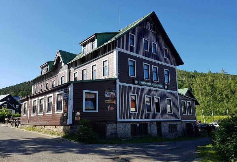 غرفة قياسية ثلاثية, Penzion Varšavjanka